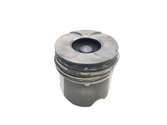Píst Motoru U 7701473483 2.2 dCi DTCi Renault Opel 