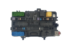 Pojistková Skříň 13222173 5DK008669-33 Opel  GM Hella 40360 Pojistková Skříň 13222173 5DK008669-33 Opel  GM Hella 40360