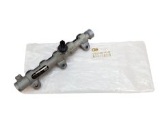 Vstřikovací Lišta - Rampa Se Vstřiky Master Movano B NV400 2.3 dCi 175215697R