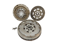 Dvouhmotové kolo + spojka  8200495249 8200450217 Nissan Qashqai 1.5 DCI