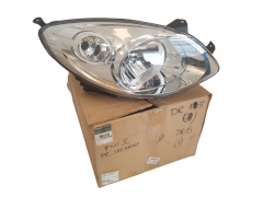 Světlomet Pravý 7701063996 Twingo 2 Renault Hella