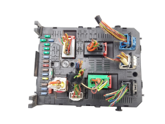 Blok Ovladačů Citroen Peugeot 9678477180 BSI04EV K04-00 Blok Ovladačů Citroen Peugeot 9678477180 BSI04EV K04-00